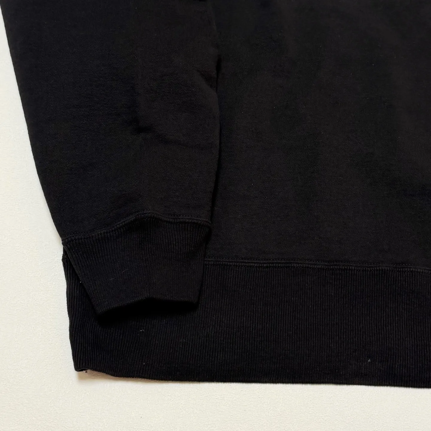 SAINT Mxxxxxx CRW NECK SWET/SAINT SPORT/BLK Colorful Gradient SAINT Round Neck Sweatshirt Black S-XL Original 420g David's Cloth Light Fleece Genuine Plate Main Mark Washing Mark and Other Accessories Complete and Correct Correct Level of Printing Technology Natural Gradient Transition Original Loose Fit Comfortable and Easy to Wear